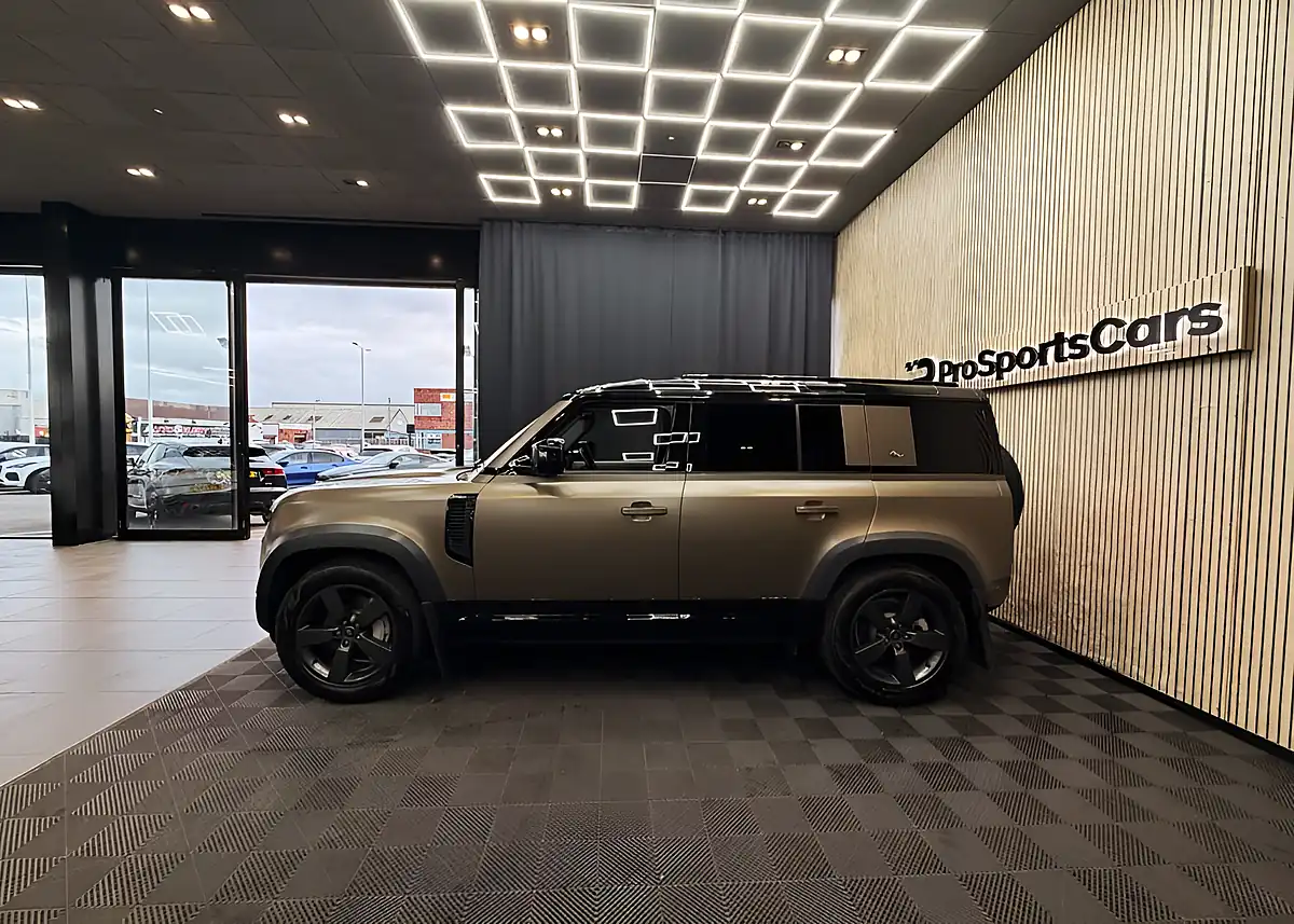 Used 2022 Land Rover Defender 110 X-Dynamic Hse Brown - Interior and Exterior details 10