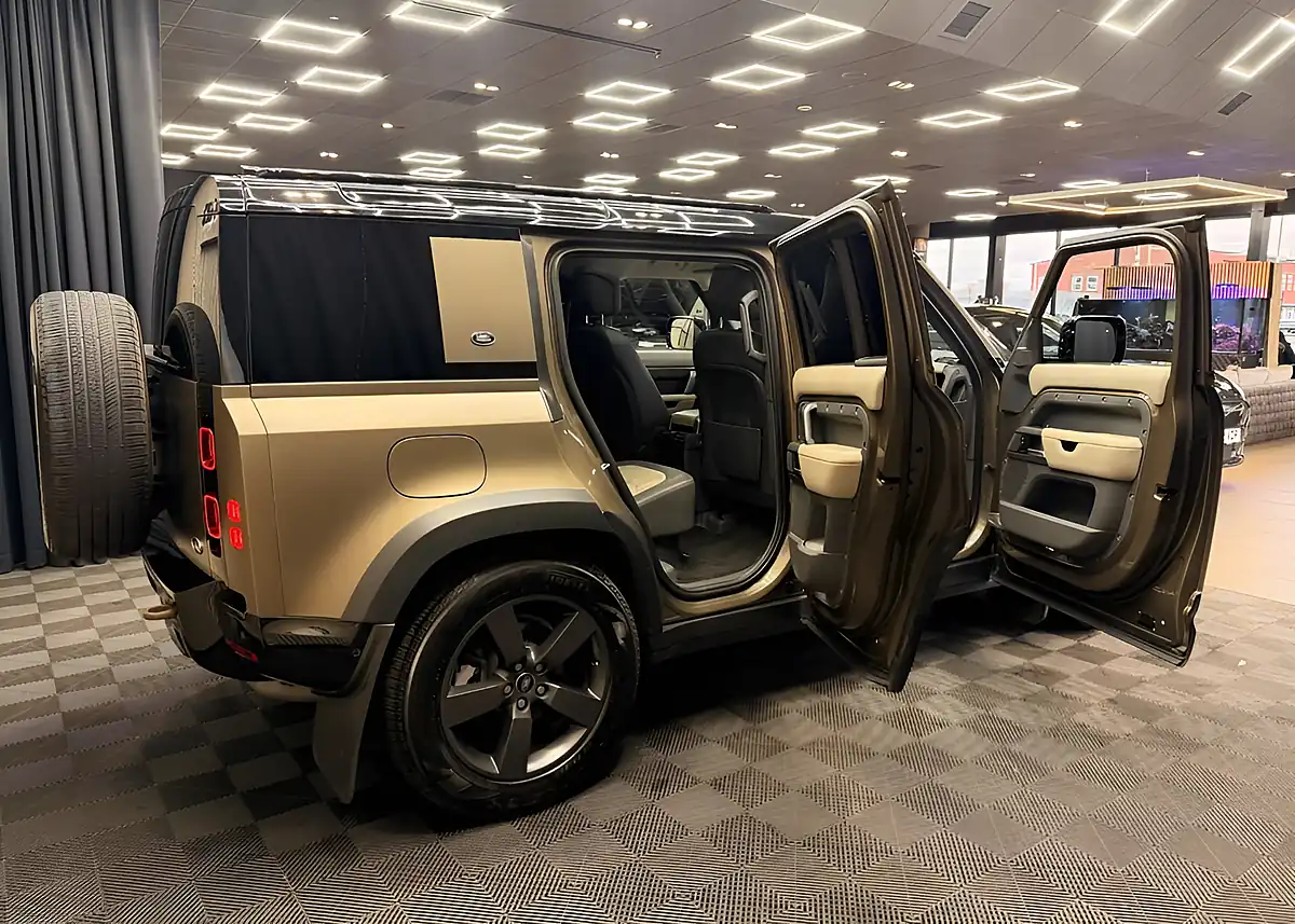 Used 2022 Land Rover Defender 110 X-Dynamic Hse Brown - Interior and Exterior details 19