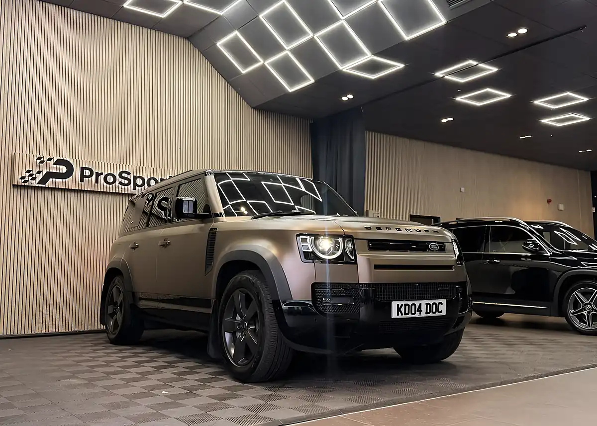 Used 2022 Land Rover Defender 110 X-Dynamic Hse Brown - Interior and Exterior details 8