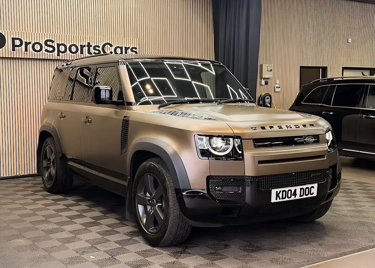 Used 2022 Land Rover Defender 110 X-Dynamic Hse Brown - Interior and Exterior details 9