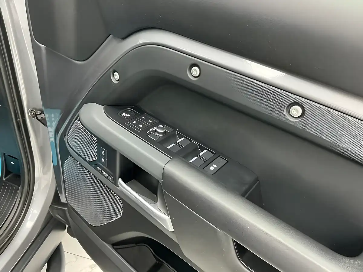 Used 2022 Land Rover Defender 110 X-Dynamic Hse Eiger Grey - Interior and Exterior details 18