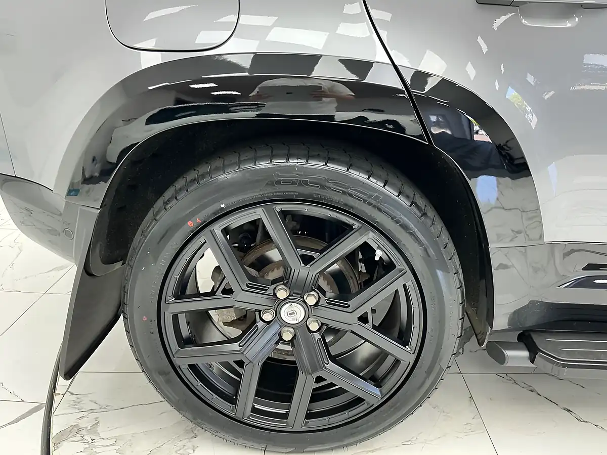 Used 2022 Land Rover Defender 110 X-Dynamic Hse Eiger Grey - Interior and Exterior details 19