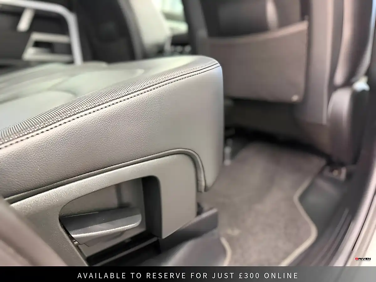 Used 2022 Land Rover Defender 110 X-Dynamic S White - Interior and Exterior details 13