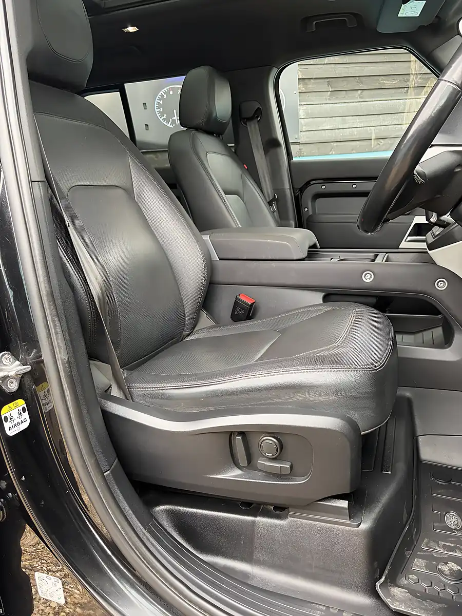 Used 2022 Land Rover Defender 110 X-Dynamic Se Santorini Black - Interior and Exterior details 5