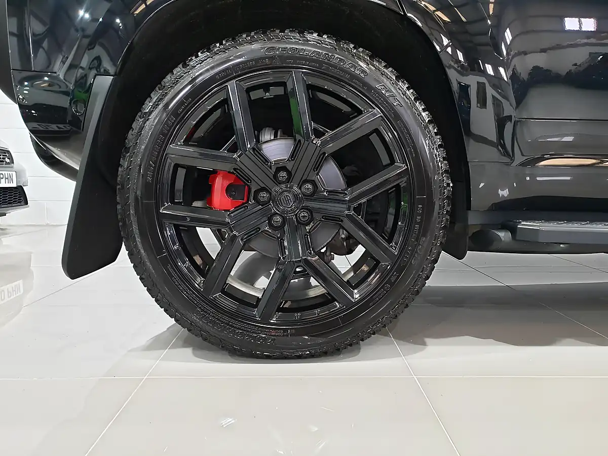 Used 2022 Land Rover Defender 110 Xs Edition Black - Interior and Exterior details 14