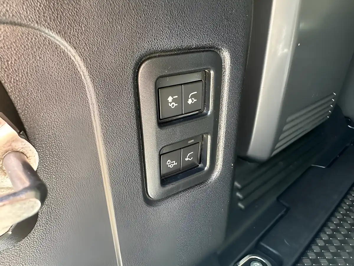 Used 2022 Land Rover Defender 110 Xs Edition Silver - Interior and Exterior details 8