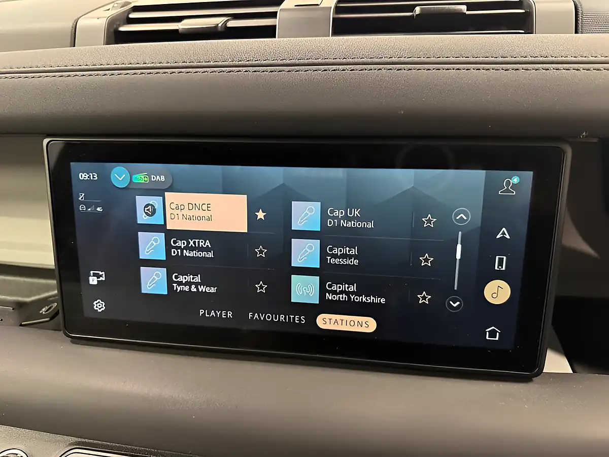 Used 2022 Land Rover Defender 90 Black - Interior and Exterior details 15