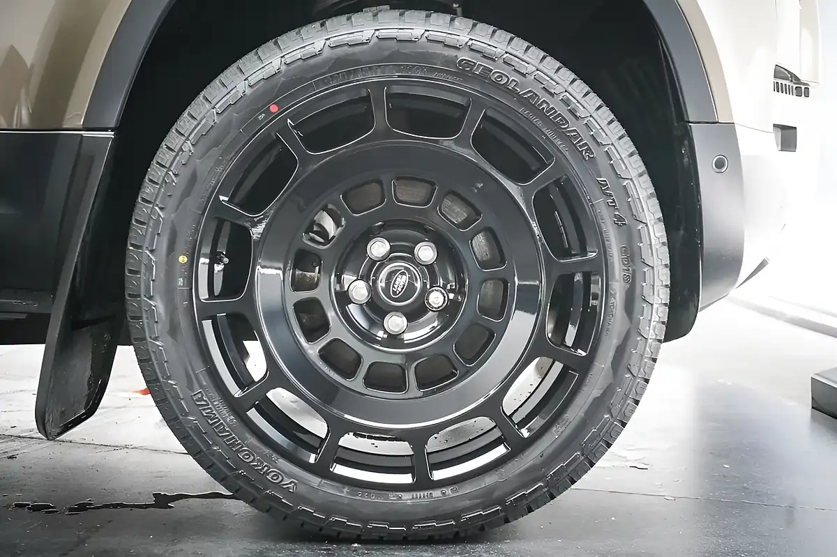 Used 2022 Land Rover Defender 90 Hard Top Gondwana Stone - Interior and Exterior details 20