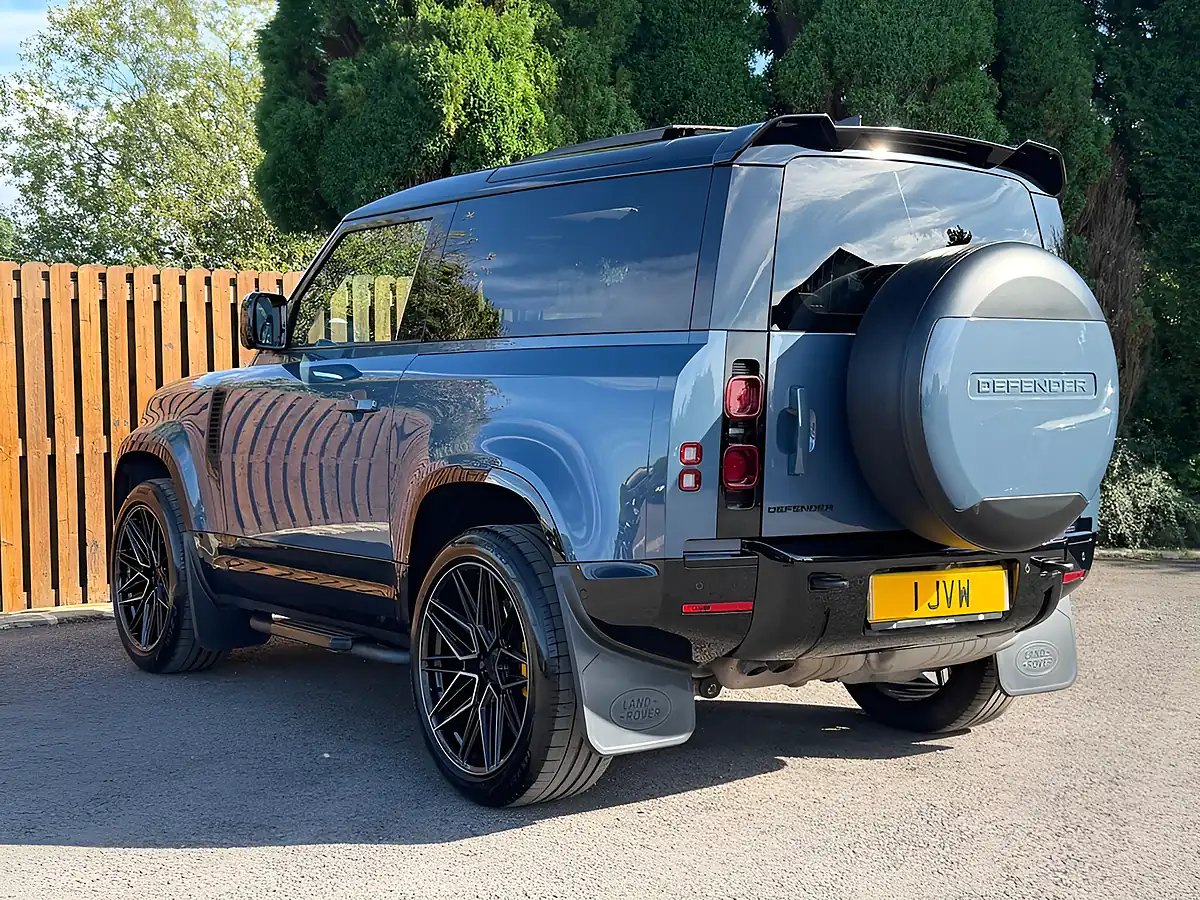 Used 2022 Land Rover Defender 90 X-Dynamic Hse Tasman Blue - Interior and Exterior details 11