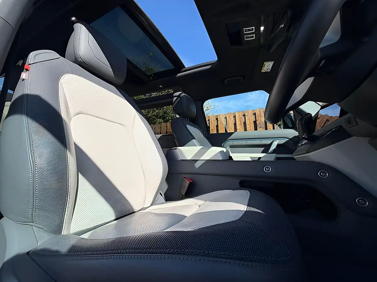 Used 2022 Land Rover Defender 90 X-Dynamic Hse Tasman Blue - Interior and Exterior details 13