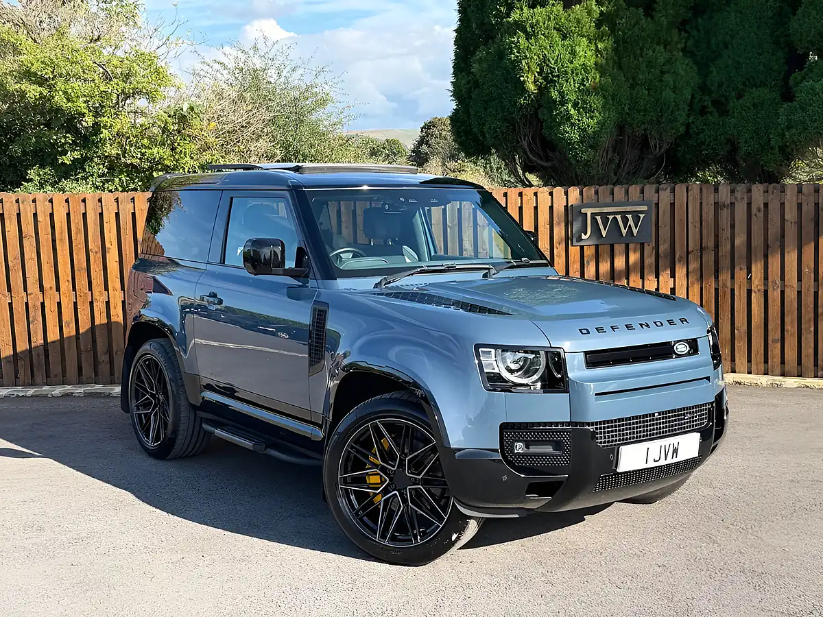 Used 2022 Land Rover Defender 90 X-Dynamic Hse Tasman Blue - Interior and Exterior details 18