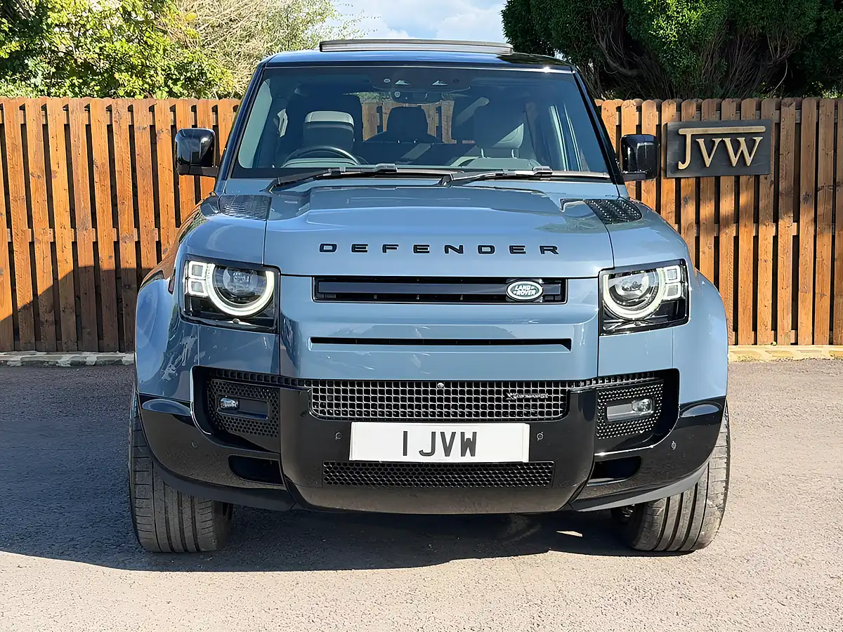 Used 2022 Land Rover Defender 90 X-Dynamic Hse Tasman Blue - Interior and Exterior details 20