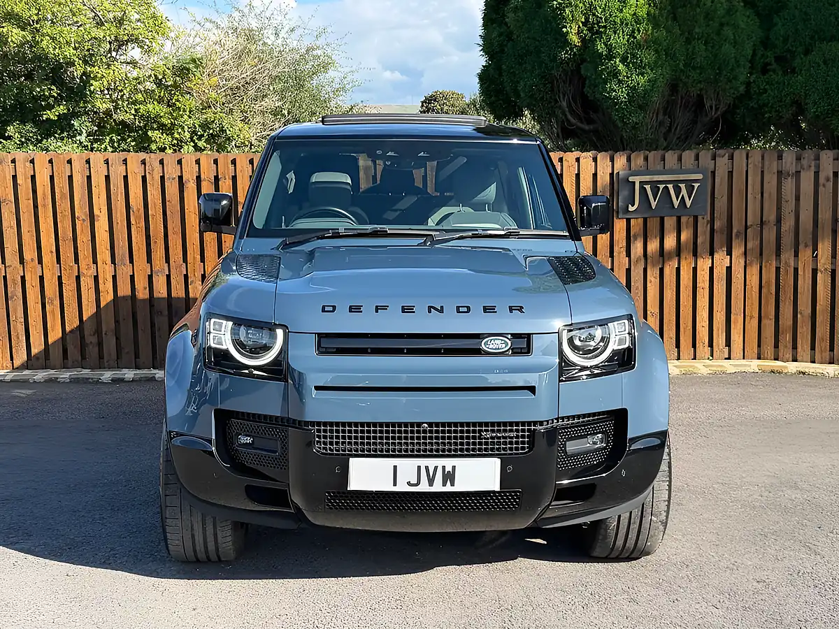 Used 2022 Land Rover Defender 90 X-Dynamic Hse Tasman Blue - Interior and Exterior details 3