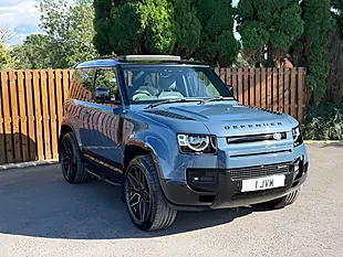 Used 2022 Land Rover Defender 90 X-Dynamic Hse Tasman Blue - Interior and Exterior details 4
