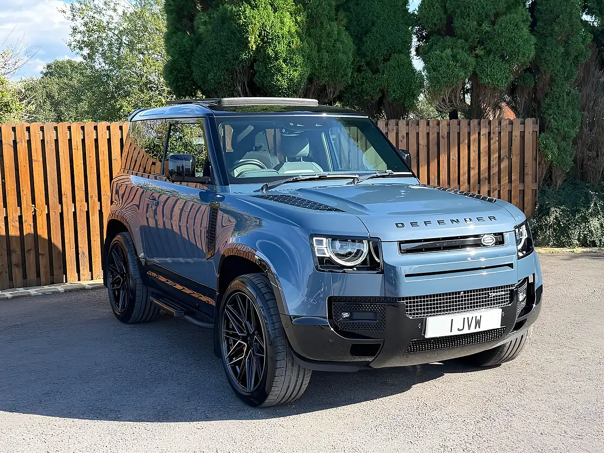 Used 2022 Land Rover Defender 90 X-Dynamic Hse Tasman Blue - Interior and Exterior details 4