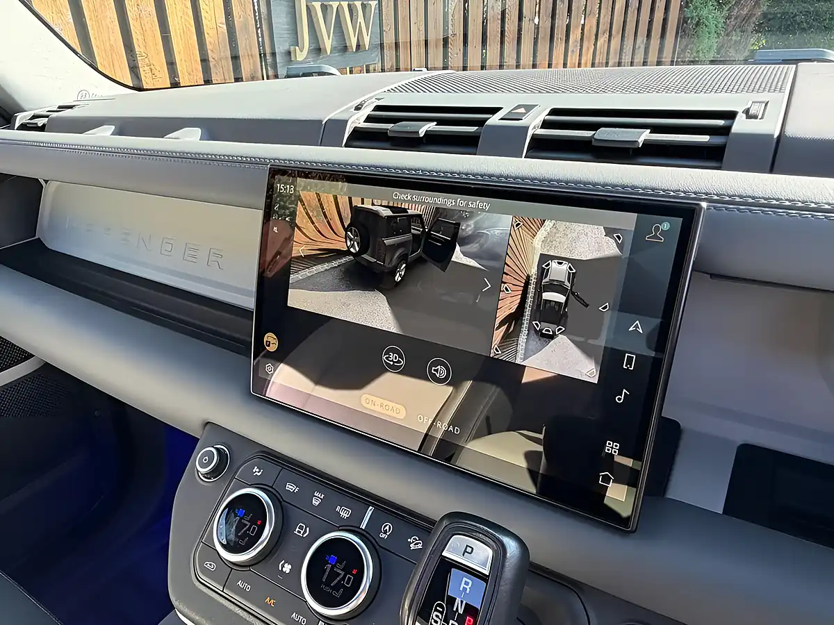 Used 2022 Land Rover Defender 90 X-Dynamic Hse Tasman Blue - Interior and Exterior details 7