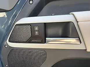 Used 2022 Land Rover Defender 90 X-Dynamic Hse Tasman Blue - Interior and Exterior details 8