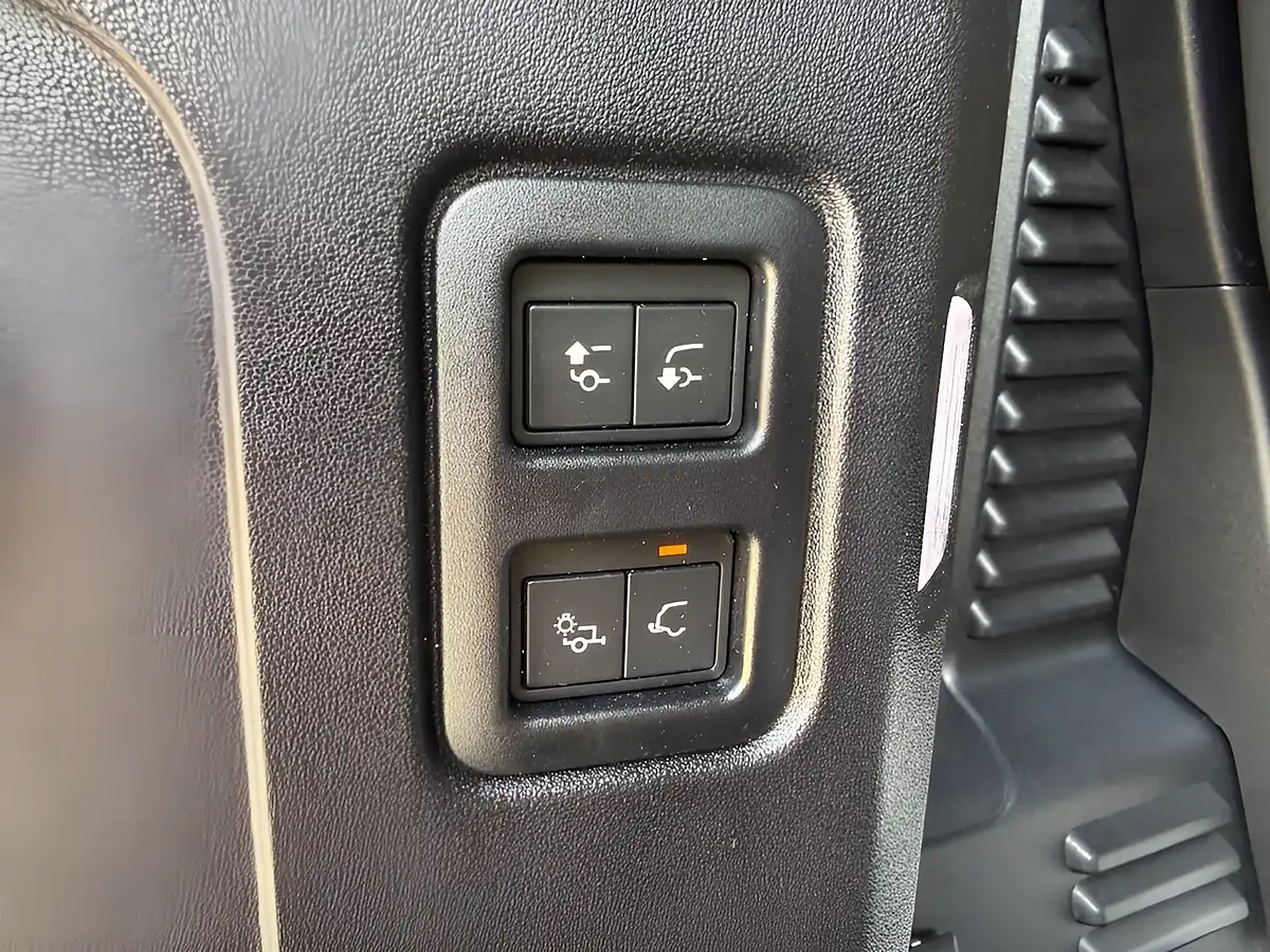 Used 2022 Land Rover Defender Carpathian Edition Carpathian Grey - Interior and Exterior details 19