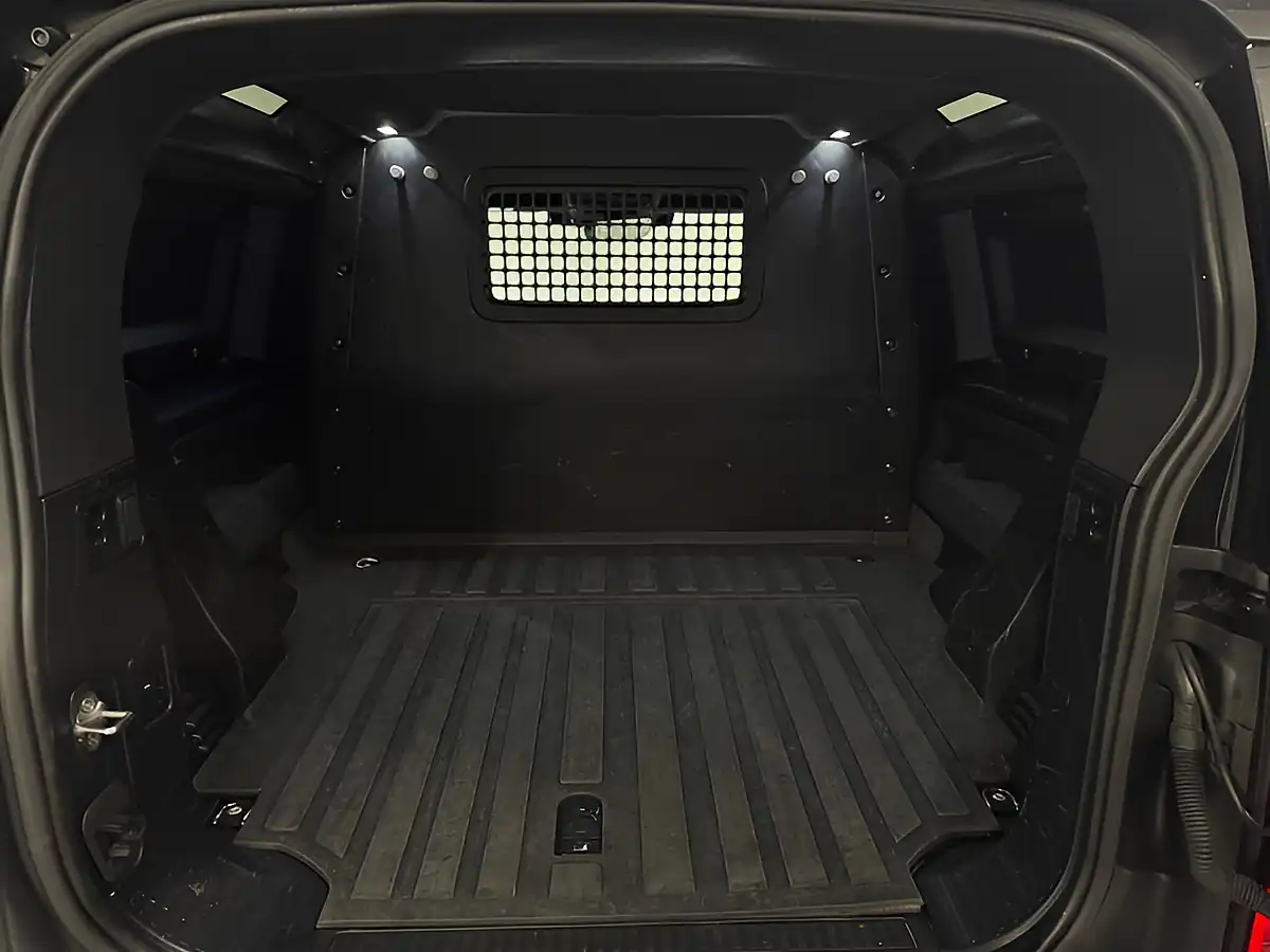 Used 2022 Land Rover Defender Hard Top Black - Interior and Exterior details 19
