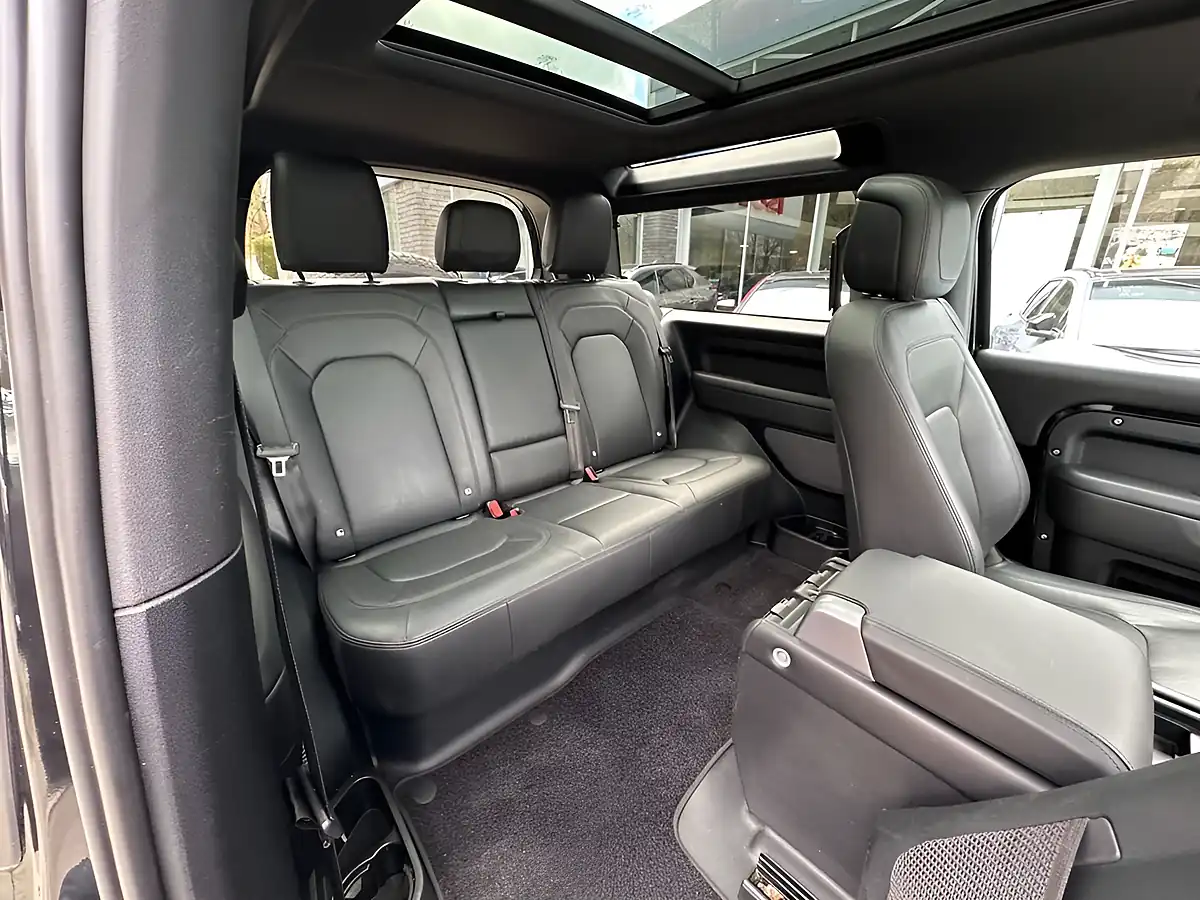 Used 2022 Land Rover Defender Hse Black - Interior and Exterior details 12