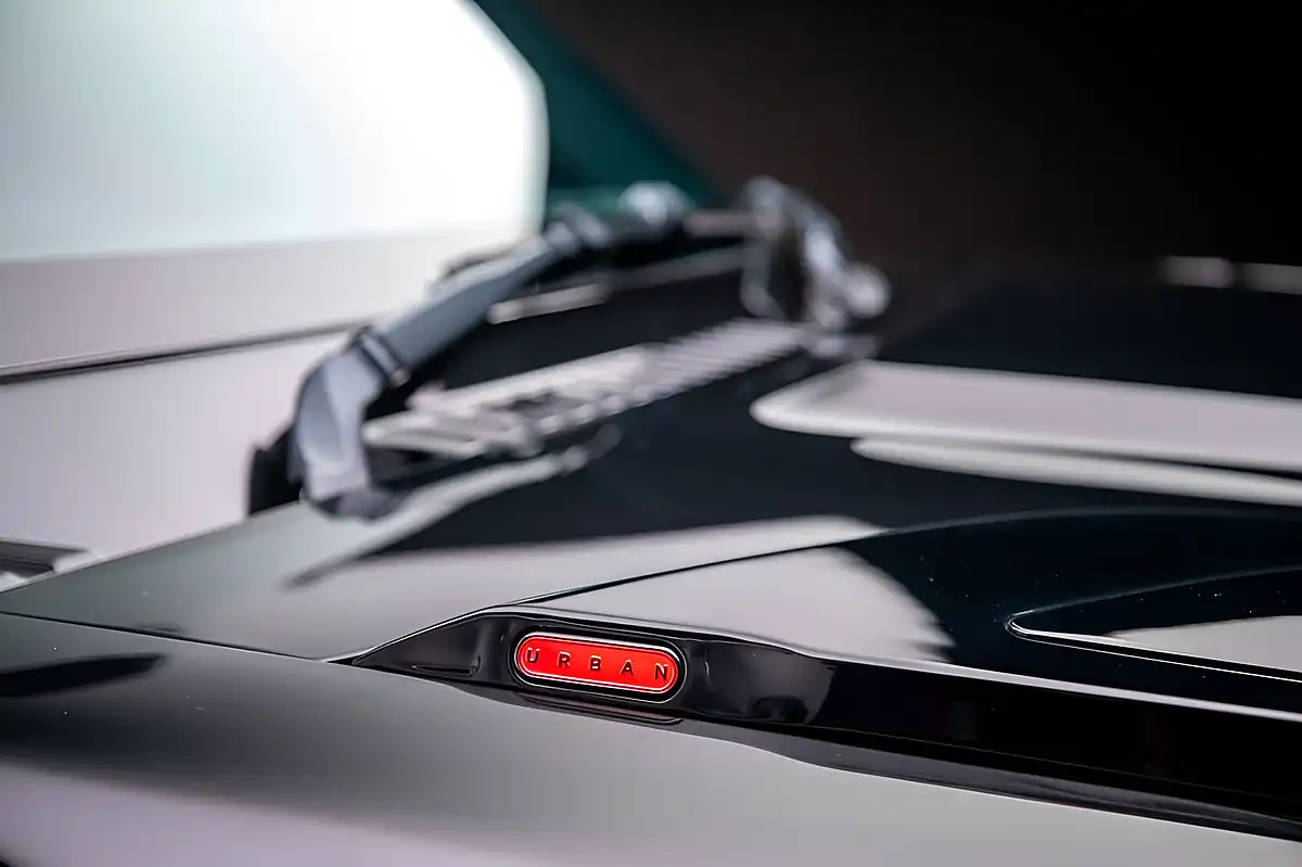 Used 2022 Land Rover Defender X-Dynamic Hse Black - Interior and Exterior details 12