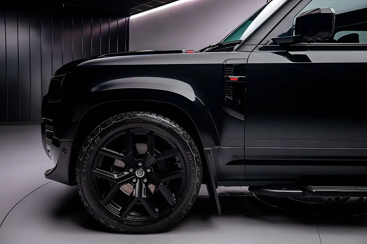 Used 2022 Land Rover Defender X-Dynamic Hse Black - Interior and Exterior details 15