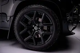Used 2022 Land Rover Defender X-Dynamic Hse Black - Interior and Exterior details 16