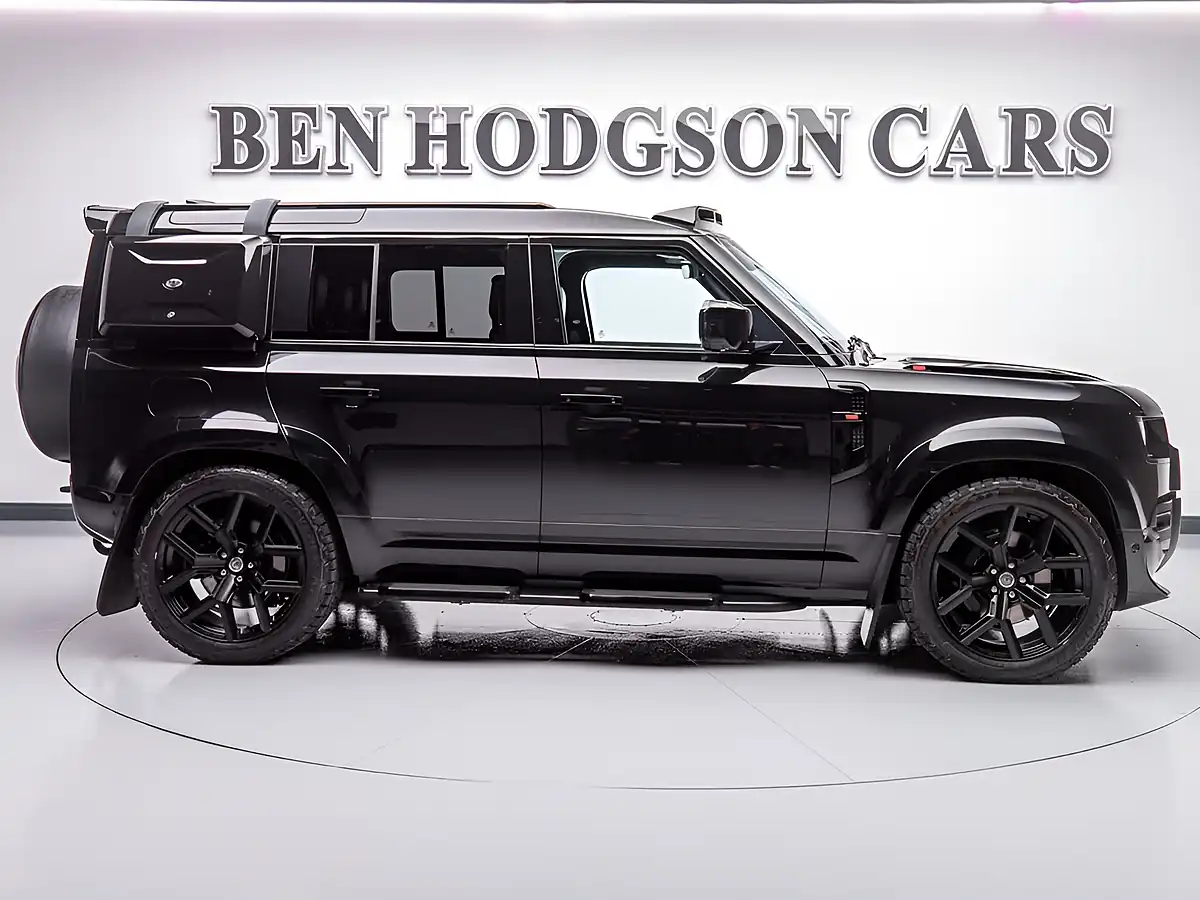 Used 2022 Land Rover Defender X-Dynamic Hse Black - Interior and Exterior details 4
