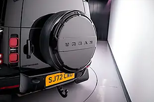Used 2022 Land Rover Defender X-Dynamic Hse Black - Interior and Exterior details 6