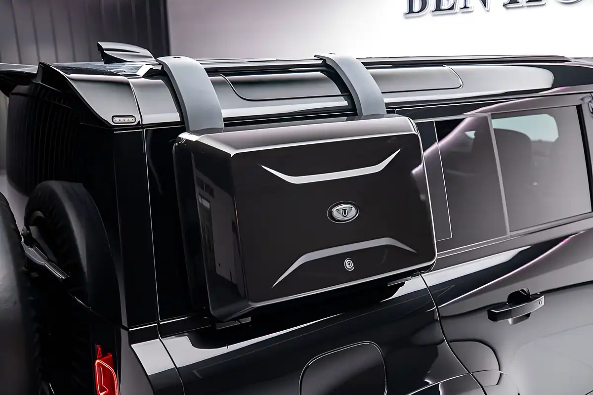 Used 2022 Land Rover Defender X-Dynamic Hse Black - Interior and Exterior details 7