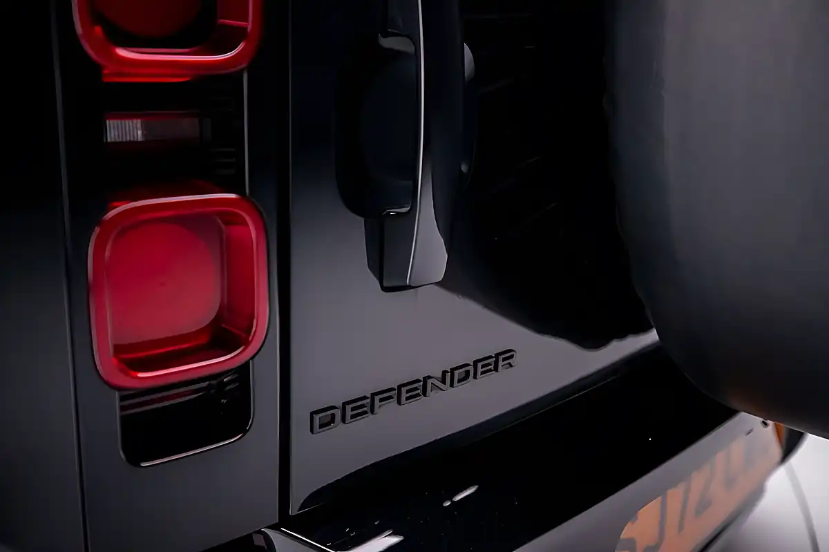 Used 2022 Land Rover Defender X-Dynamic Hse Black - Interior and Exterior details 8