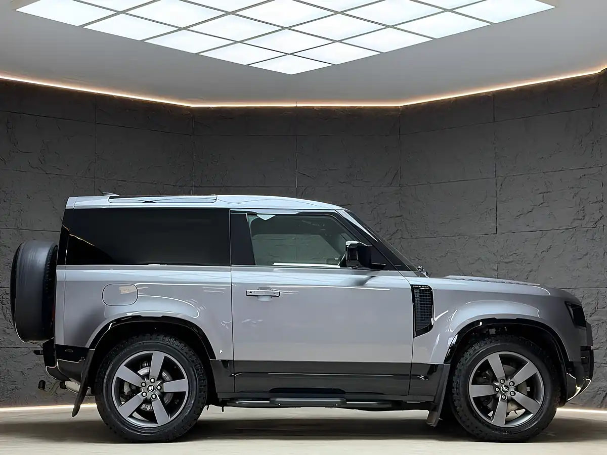 Used 2022 Land Rover Defender X-Dynamic Hse Grey - Interior and Exterior details 10