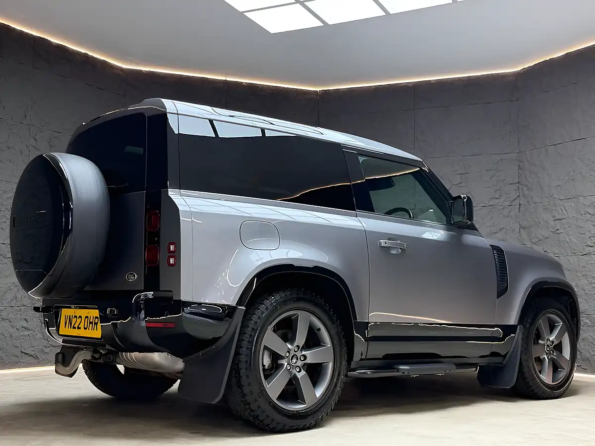 Used 2022 Land Rover Defender X-Dynamic Hse Grey - Interior and Exterior details 11