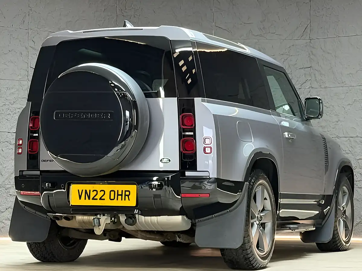 Used 2022 Land Rover Defender X-Dynamic Hse Grey - Interior and Exterior details 12