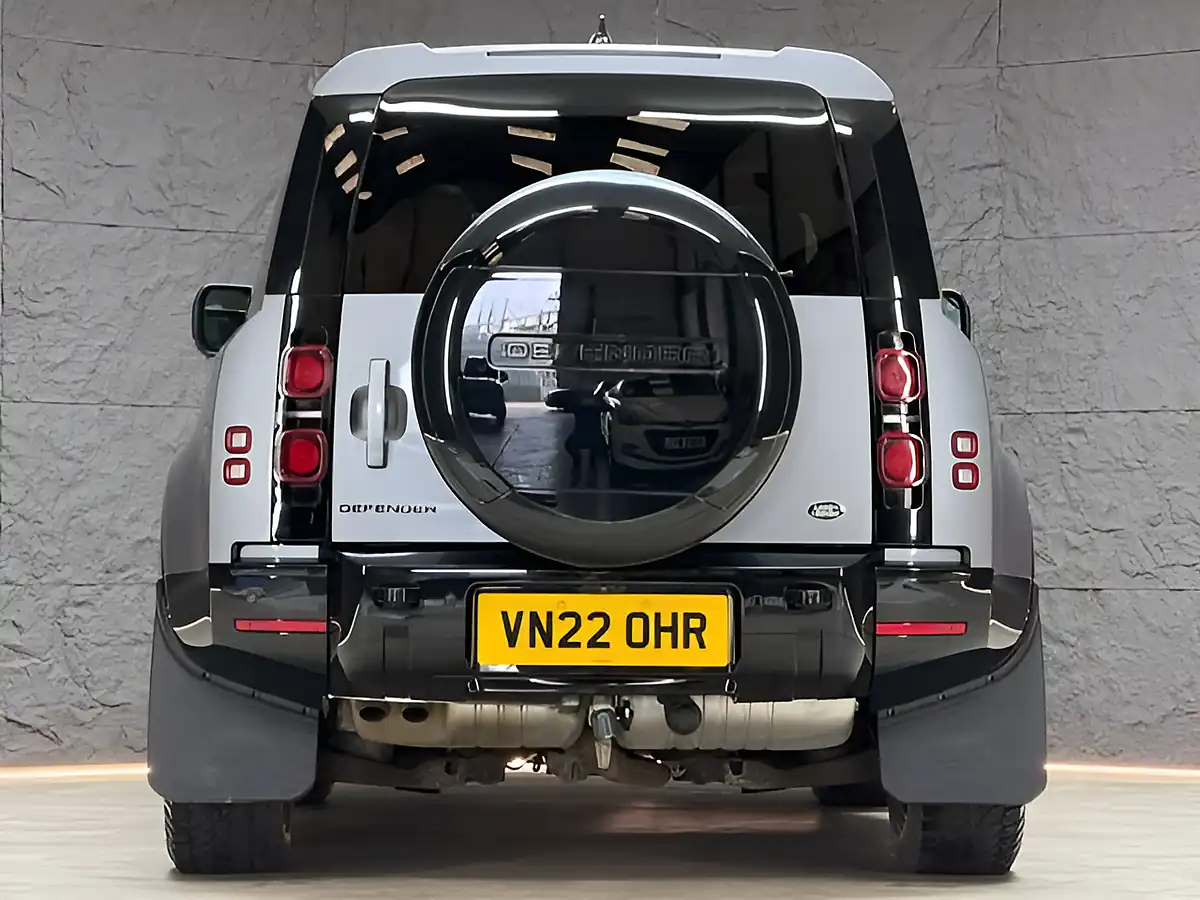 Used 2022 Land Rover Defender X-Dynamic Hse Grey - Interior and Exterior details 13