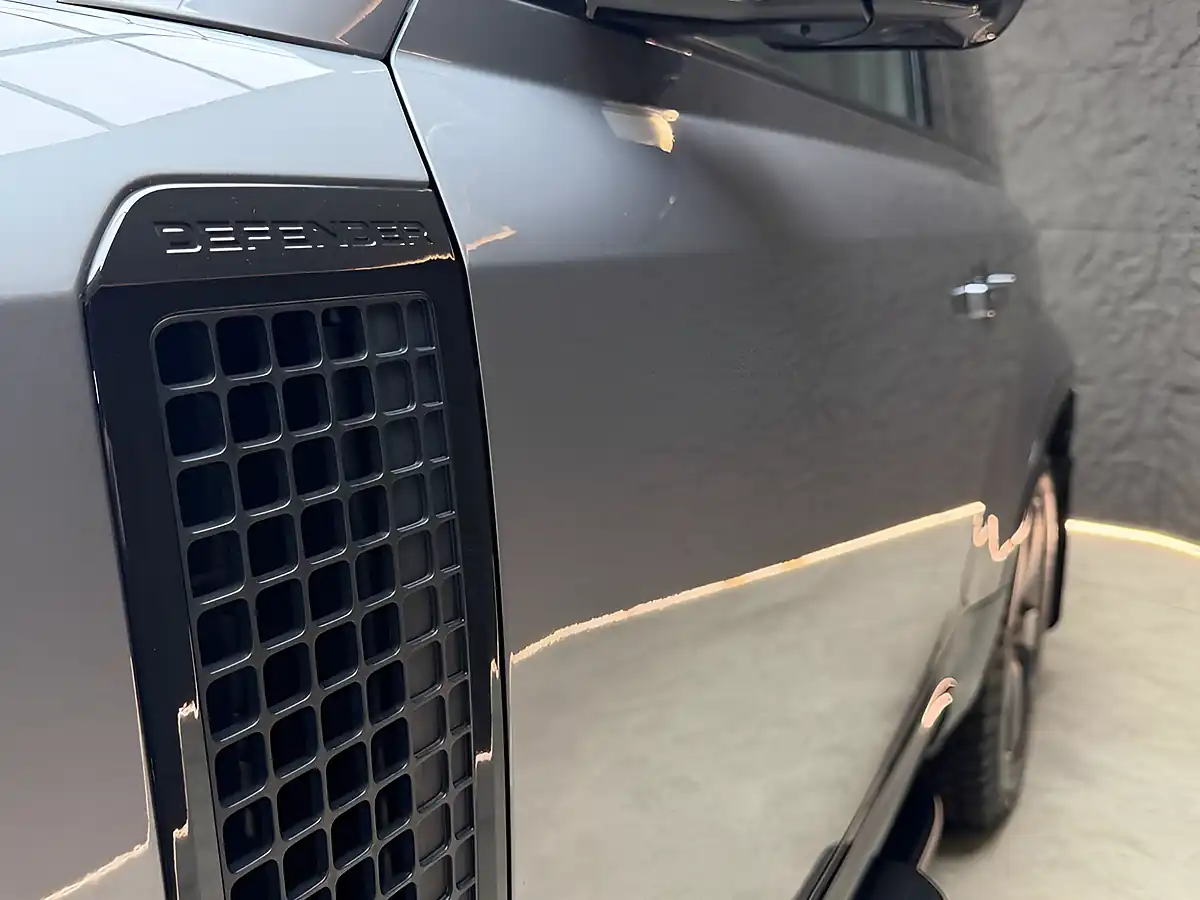 Used 2022 Land Rover Defender X-Dynamic Hse Grey - Interior and Exterior details 18