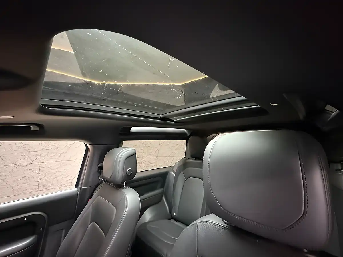 Used 2022 Land Rover Defender X-Dynamic Hse Grey - Interior and Exterior details 3