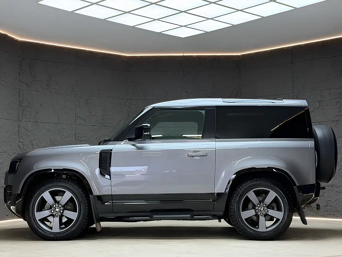 Used 2022 Land Rover Defender X-Dynamic Hse Grey - Interior and Exterior details 6