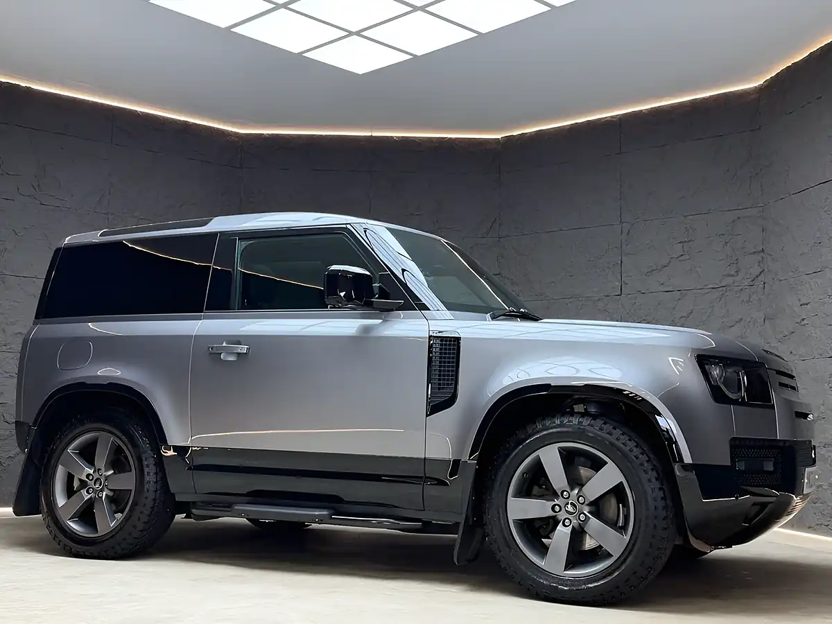 Used 2022 Land Rover Defender X-Dynamic Hse Grey - Interior and Exterior details 9