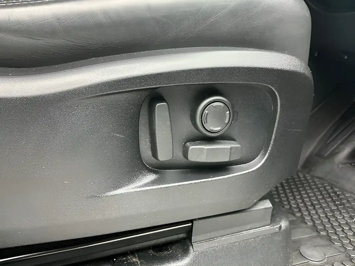 Used 2022 Land Rover Defender X-Dynamic Hse Hard Top Santorini Black - Interior and Exterior details 19