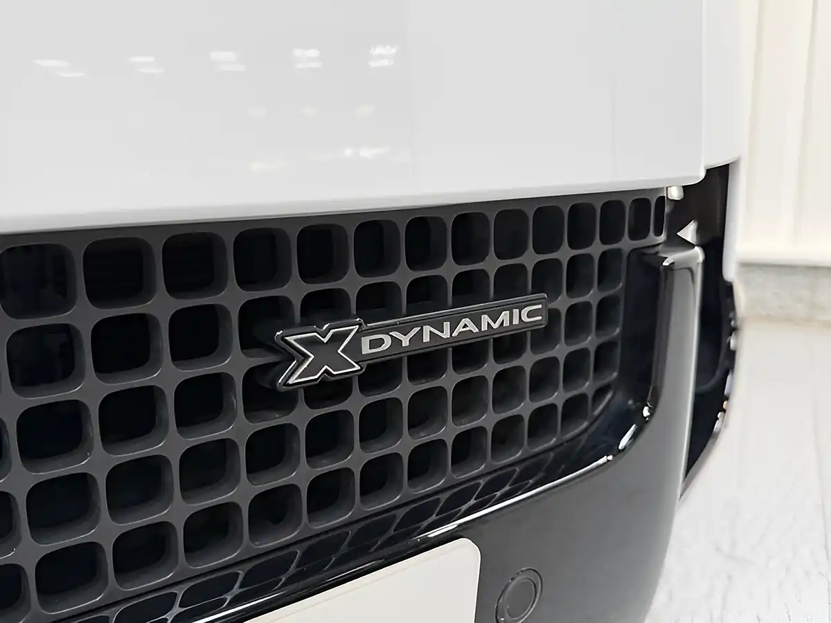 Used 2022 Land Rover Defender X-Dynamic Se Fuji White - Interior and Exterior details 10