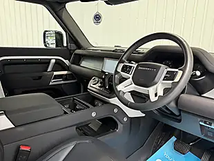 Used 2022 Land Rover Defender X-Dynamic Se Fuji White - Interior and Exterior details 17