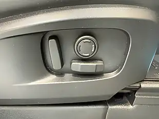 Used 2022 Land Rover Defender X-Dynamic Se Fuji White - Interior and Exterior details 18