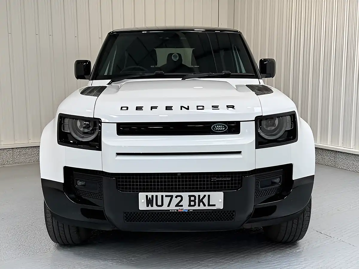 Used 2022 Land Rover Defender X-Dynamic Se Fuji White - Interior and Exterior details 2