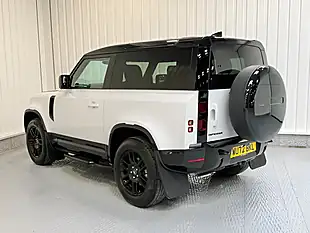 Used 2022 Land Rover Defender X-Dynamic Se Fuji White - Interior and Exterior details 5