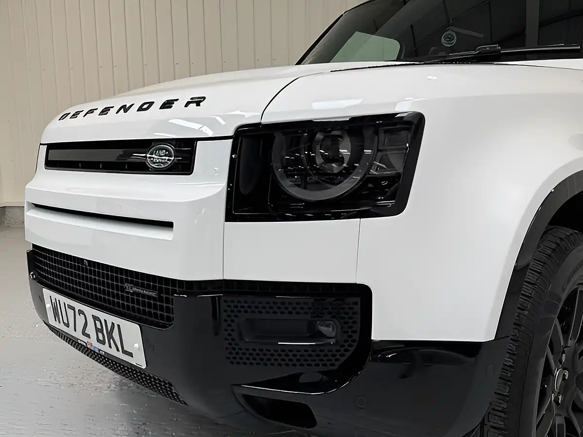 Used 2022 Land Rover Defender X-Dynamic Se Fuji White - Interior and Exterior details 8