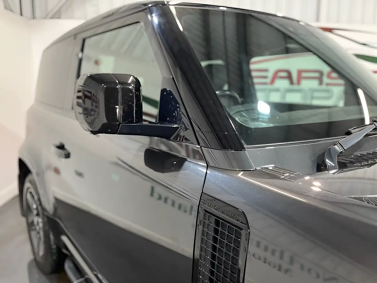 Used 2022 Land Rover Defender X-Dynamic Se Grey - Interior and Exterior details 12