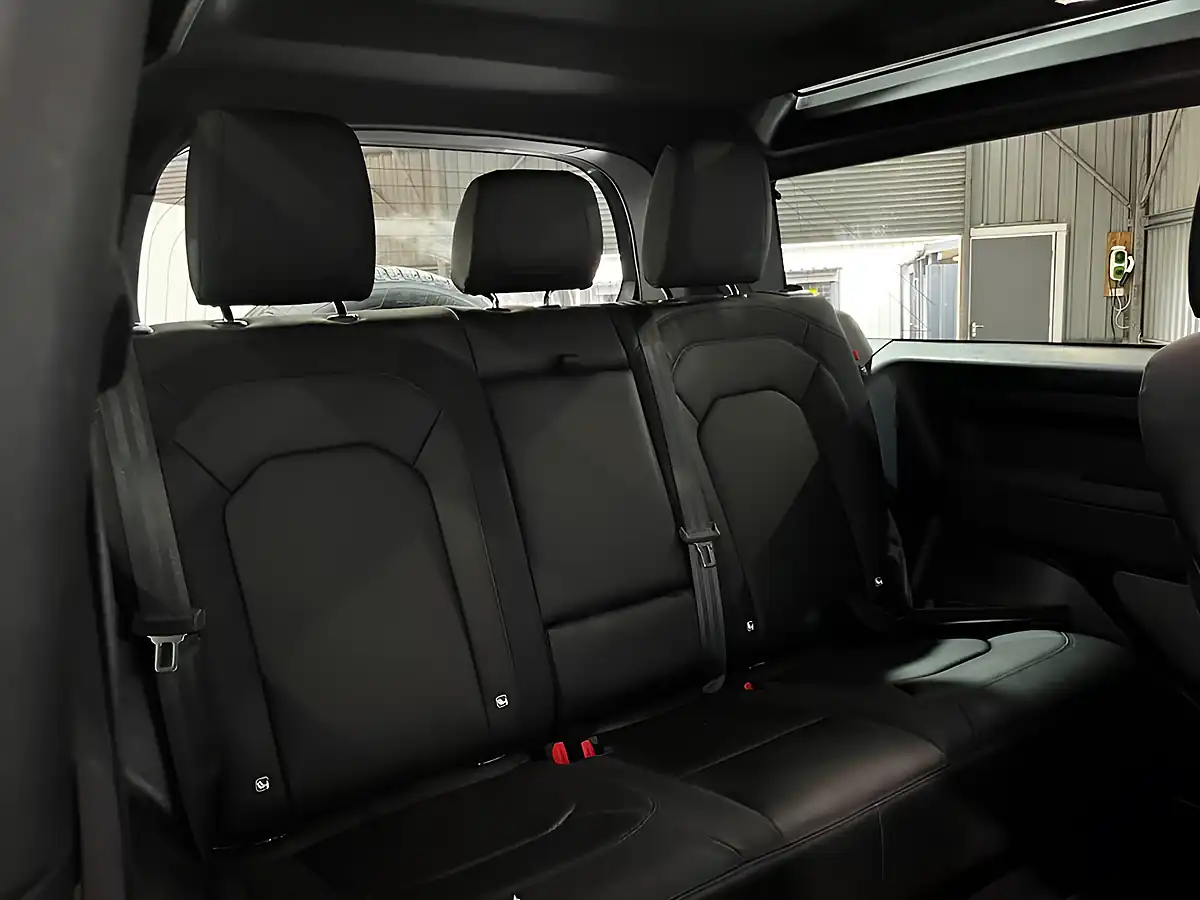 Used 2022 Land Rover Defender X-Dynamic Se Grey - Interior and Exterior details 19