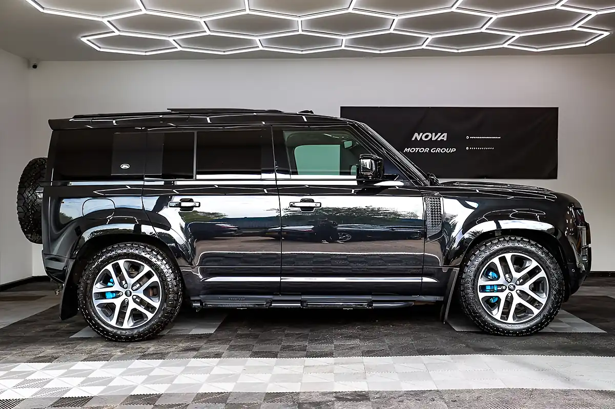 Used 2022 Land Rover Defender Xs Edition Santorini Black - Interior and Exterior details 5