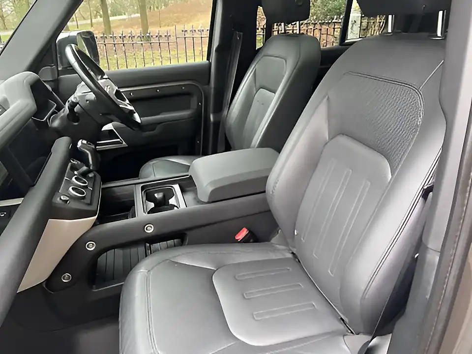 Used 2022 Land Rover Defender Xs Edition Silicon Silver - Interior and Exterior details 10